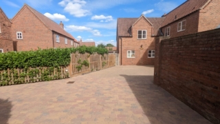 LINCS DRIVEWAY CLEANING